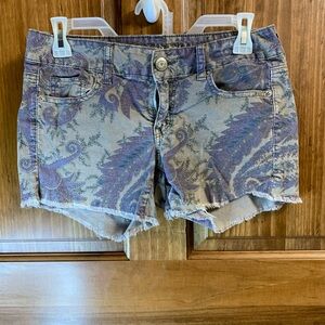 Women’s American Eagle shorts paisley-printed corduroy style denim size 4